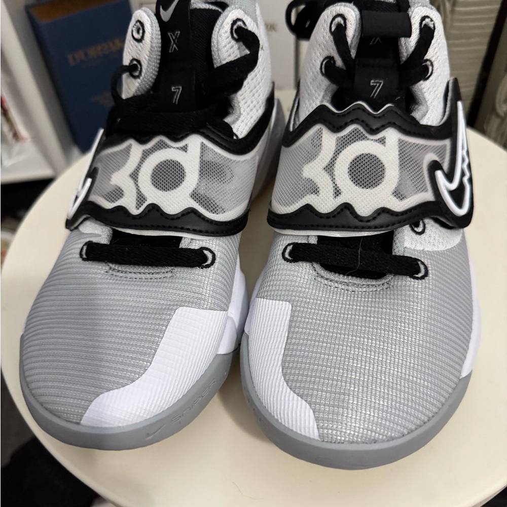 Nike Kids White and Black Sneakers - Picture 8 of 9